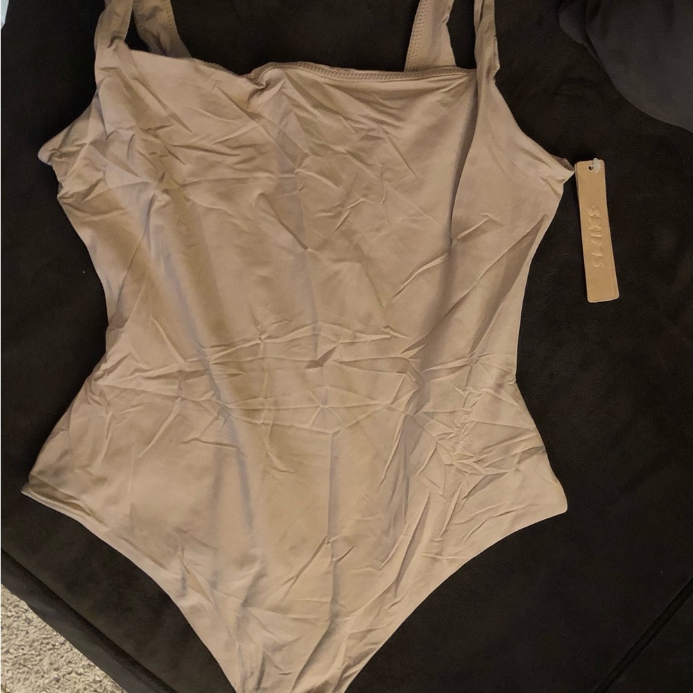 💜 FITS EVERYBODY SQUARE NECK BODYSUIT - medium